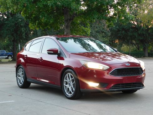 Used 2015 Ford Focus SE w/ Equipment Group 201A image 7