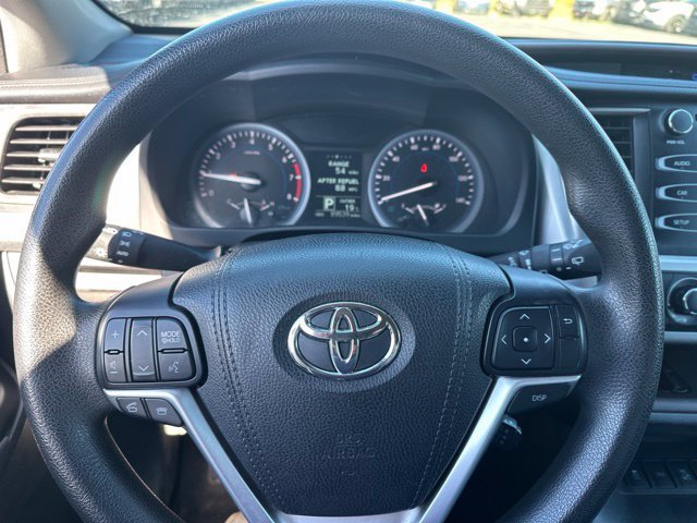 Used 2016 Toyota Highlander LE AWD/4WD image 16