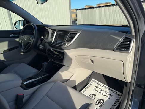 Used 2017 Hyundai Tucson SE image 18