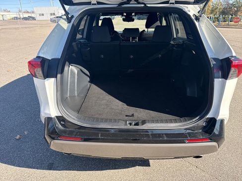 Used 2022 Toyota RAV4 SE image 25