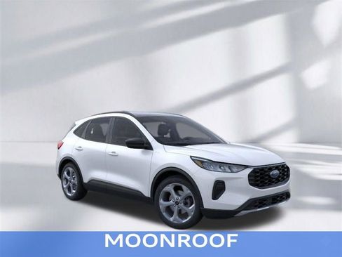 Used 2025 Ford Escape ST-Line w/ Cold Weather Package AWD/4WD image 8