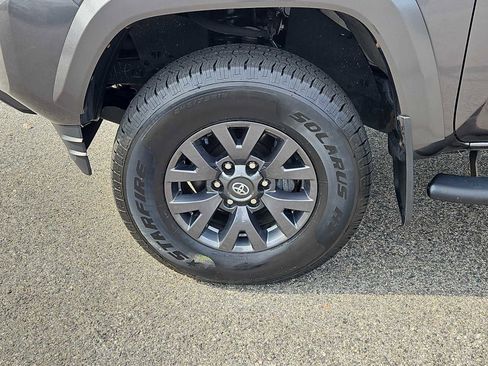 Used 2022 Toyota Tacoma SR5 AWD/4WD image 7