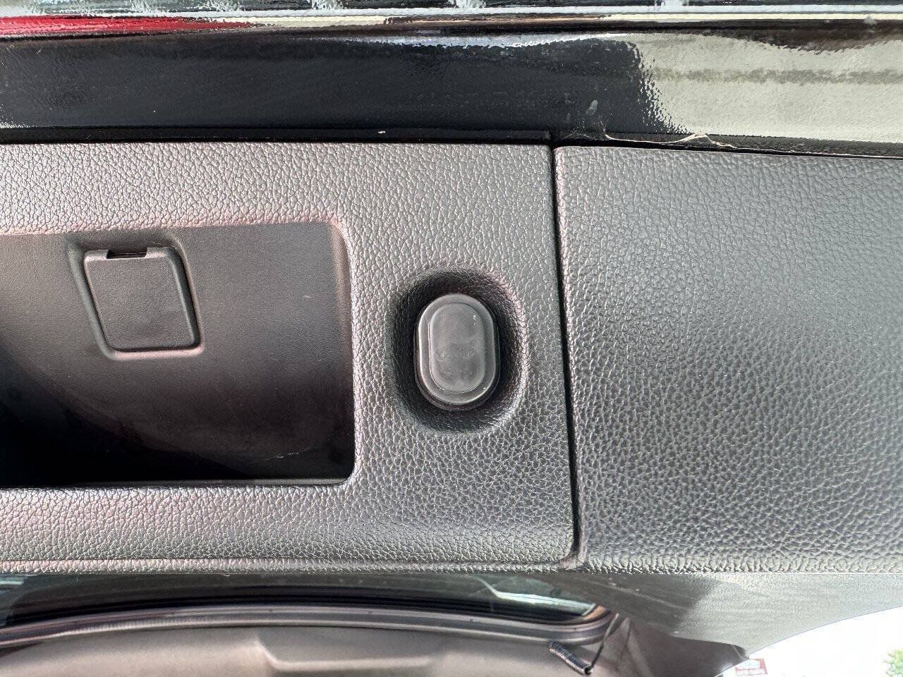 Used 2019 Cadillac Escalade Platinum RWD image 9