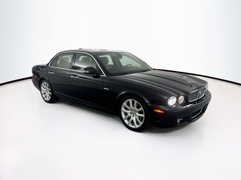Used 2009 Jaguar XJ8 RWD image 3