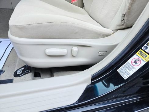 Used 2010 Toyota Camry LE image 14