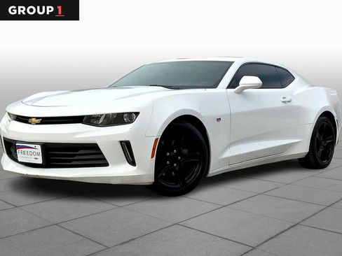 Used 2018 Chevrolet Camaro LT RWD image 1