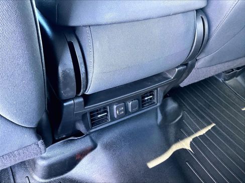 Used 2021 GMC Sierra 1500 Elevation image 28