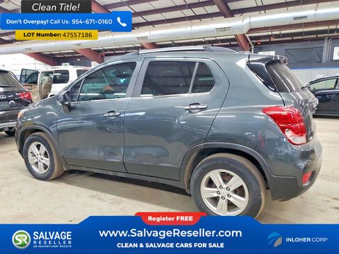 Used 2018 Chevrolet Trax LT w/ LT Convenience Package image 3