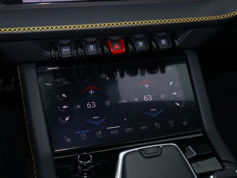 Used 2025 Lamborghini Urus SE AWD/4WD image 26