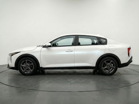 Used 2025 Kia K4 LXS FWD image 5