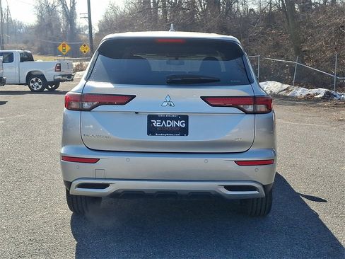 Used 2024 Mitsubishi Outlander SE image 6