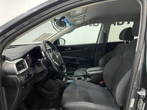 Used 2020 Kia Sorento S FWD image 11