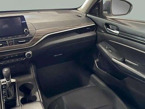 Used 2025 Nissan Altima 2.5 SV image 33