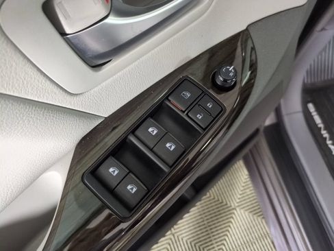 Used 2017 Toyota Sienna XLE Premium w/ Protection Package FWD image 14