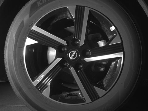 Used 2025 Nissan Sentra SV image 13