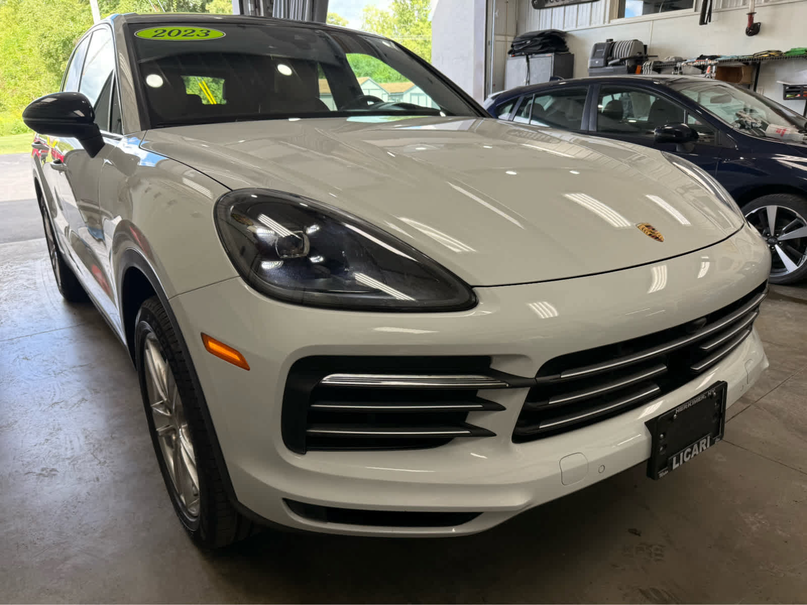 Used 2023 Porsche Cayenne Platinum Edition AWD/4WD image 3