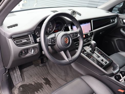 Certified 2023 Porsche Macan AWD/4WD image 4
