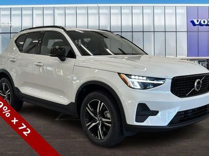 New 2026 Volvo XC40 B5 Core w/ Climate Package