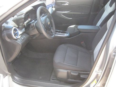Used 2026 Chevrolet Trax LS w/ LS Convenience Package FWD image 13