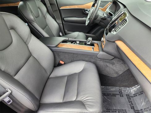 Used 2025 Volvo XC90 B6 Plus image 19