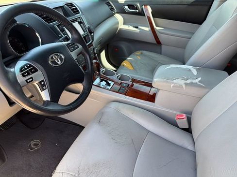 Used 2013 Toyota Highlander Limited FWD image 11