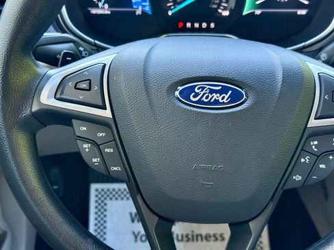 Used 2017 Ford Fusion SE w/ Fusion SE Technology Package FWD image 21