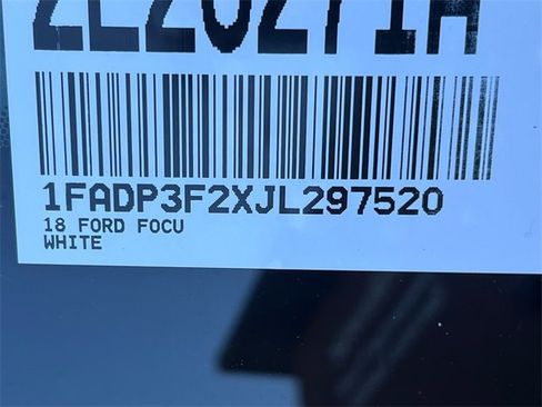 Used 2018 Ford Focus SE w/ SE Appearance Package image 31