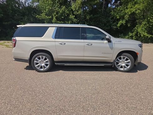 Used 2021 Chevrolet Suburban High Country w/ Max Trailering Package AWD/4WD image 17