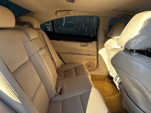 Used 2015 Lexus ES 300h image 33