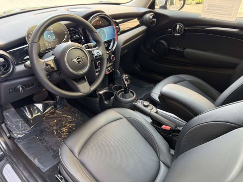 Certified 2023 MINI Cooper 2-Door Hardtop FWD image 8