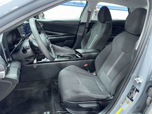 Used 2022 Hyundai Elantra SE FWD image 15