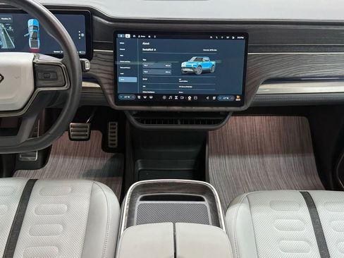 Used 2023 Rivian R1T Launch Edition image 11