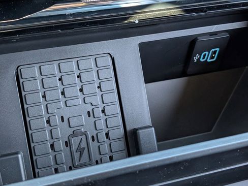 New 2026 Ford F250 Lariat w/ Black Appearance Package image 59