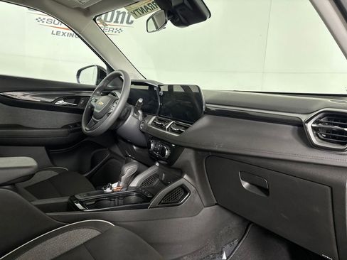 Used 2025 Chevrolet TrailBlazer LT AWD/4WD image 26