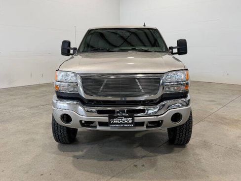 Used 2007 GMC Sierra 2500 SLT w/ Heavy-Duty Power Package AWD/4WD image 3