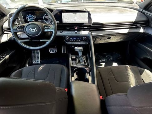 Used 2025 Hyundai Elantra SEL FWD image 22
