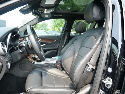Used 2022 Mercedes-Benz GLC 300 4MATIC image 13
