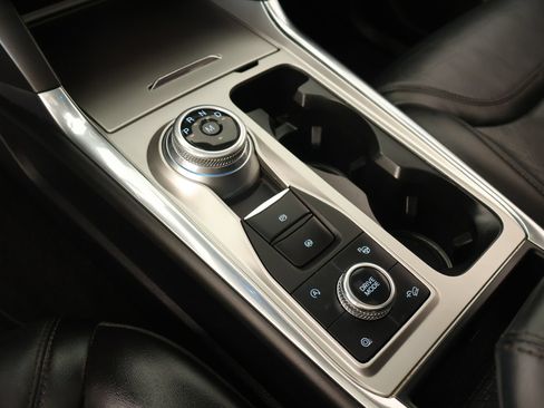 Used 2020 Ford Explorer Platinum w/ Premium Technology Package AWD/4WD image 9