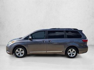 Used 2017 Toyota Sienna LE video 2