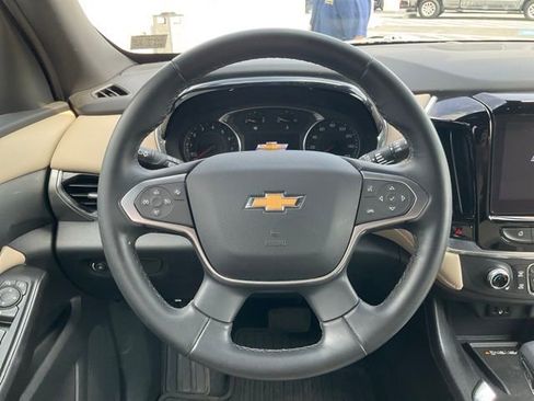 Used 2023 Chevrolet Traverse LT AWD/4WD image 3