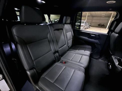 Used 2025 Chevrolet Suburban Z71 AWD/4WD image 25