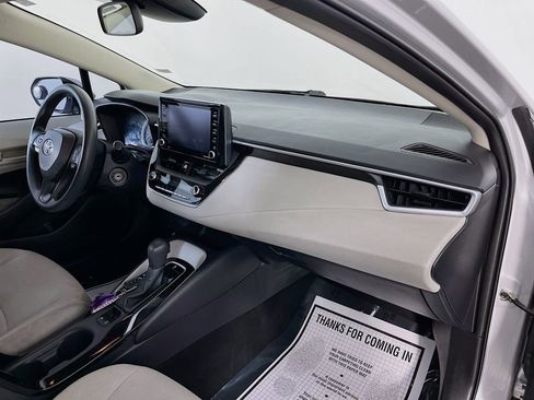 Used 2022 Toyota Corolla LE image 29