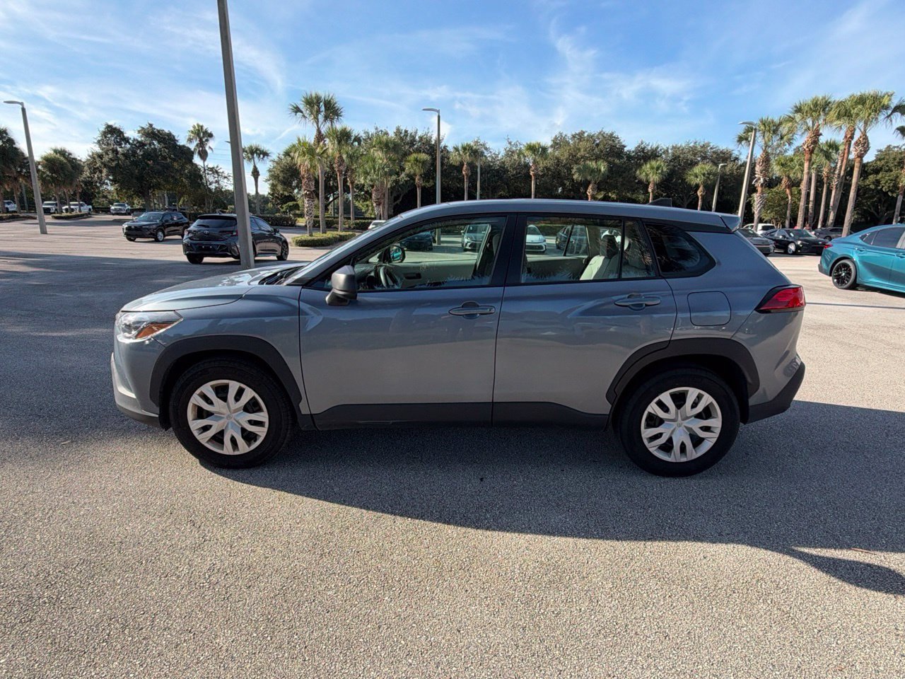 Used 2025 Toyota Corolla Cross L FWD image 2