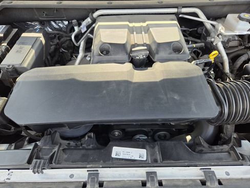 Used 2024 Chevrolet Colorado Z71 w/ Z71 Convenience Package 2 AWD/4WD image 24