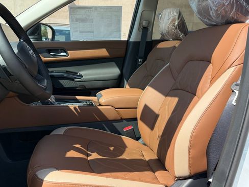 New 2026 Nissan Pathfinder Platinum AWD/4WD image 16