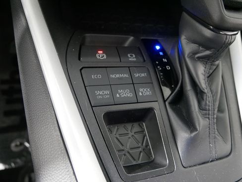 Used 2024 Toyota RAV4 XLE AWD/4WD image 29