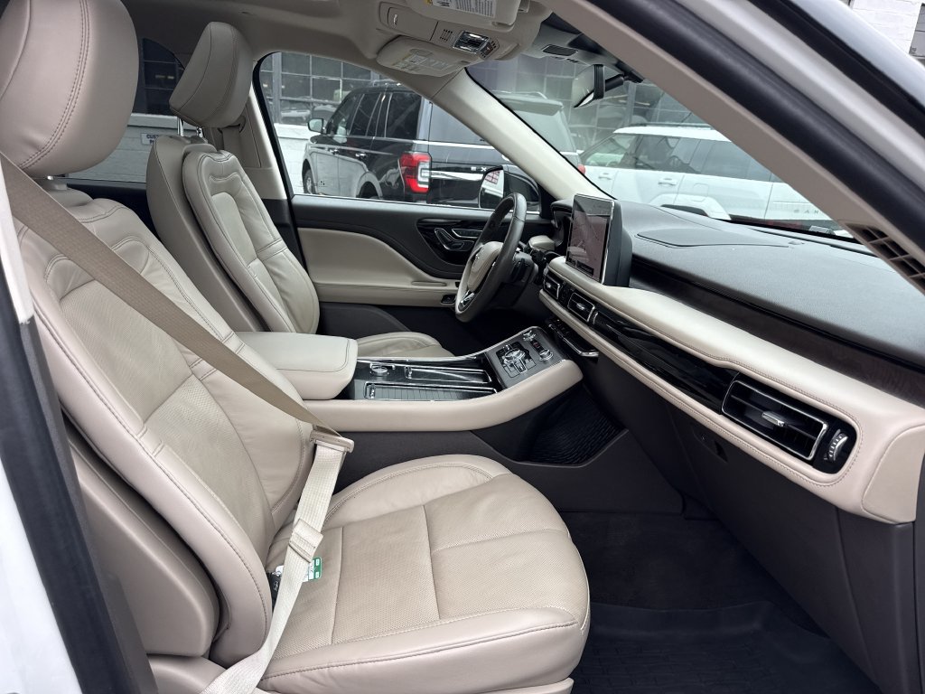 Used 2023 Lincoln Aviator Reserve w/ Elements Package Plus AWD/4WD image 32