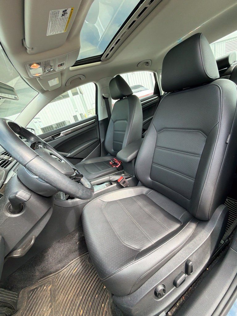 Used 2018 Volkswagen Passat 2.0T SE FWD image 17