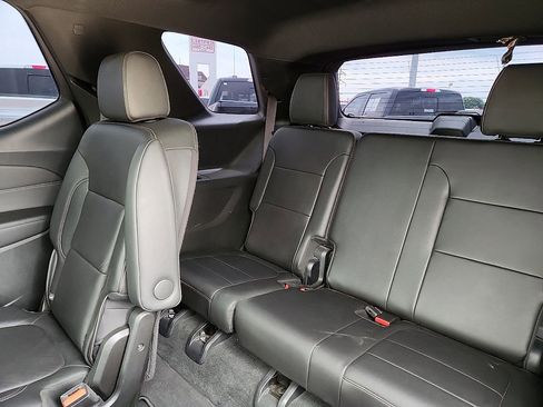 Used 2023 Chevrolet Traverse LT w/ LT Premium Package FWD image 5