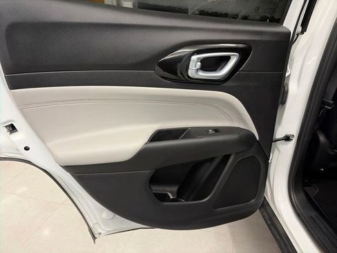 Used 2022 Jeep Compass Limited image 14